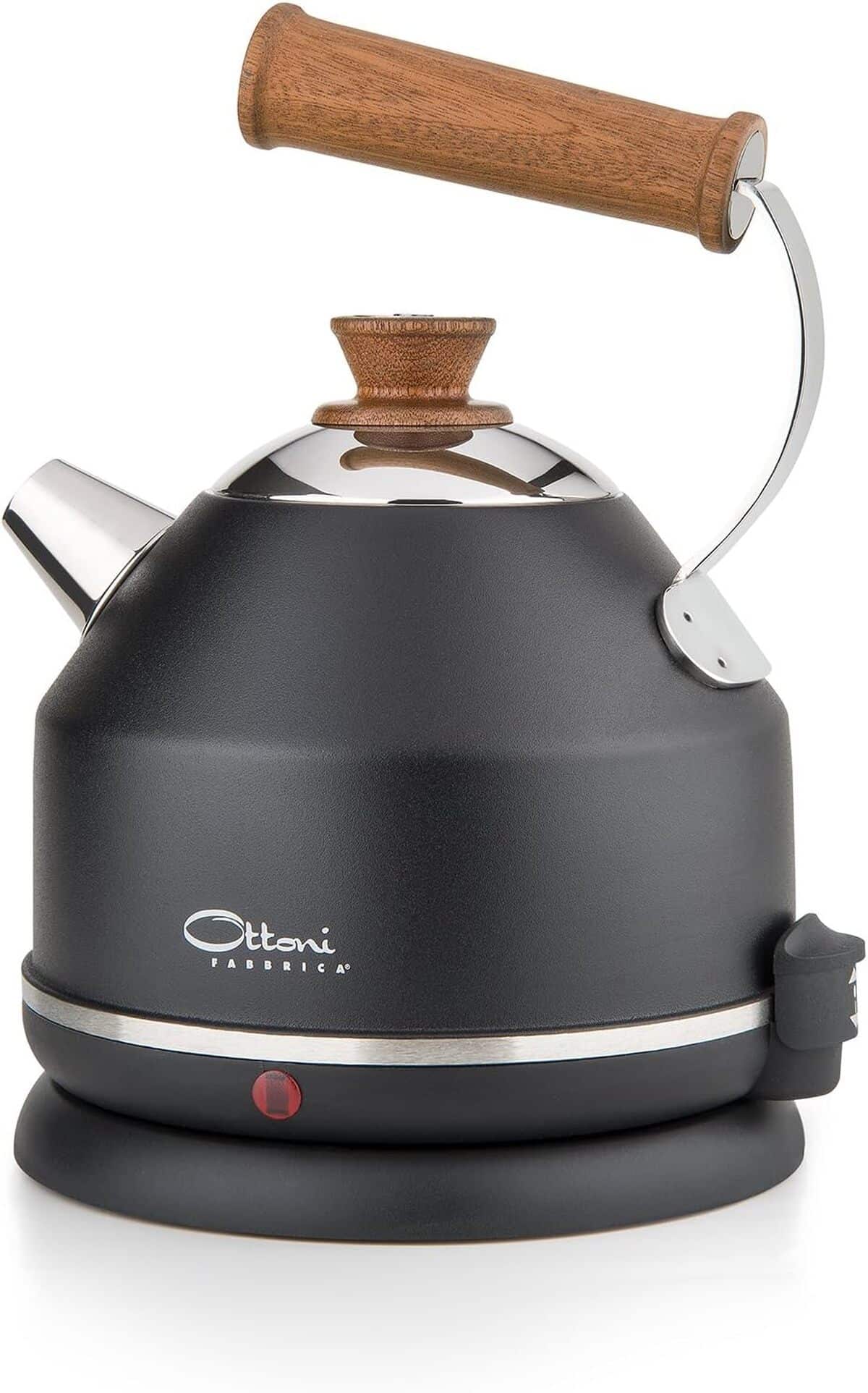 Test de la bouilloire Ottoni Fabbrica Lignum Elegance : élégance inox et puissance