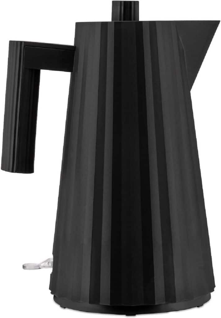 Test : bouilloire Alessi Plissé MDL06 B, 2400W design noir