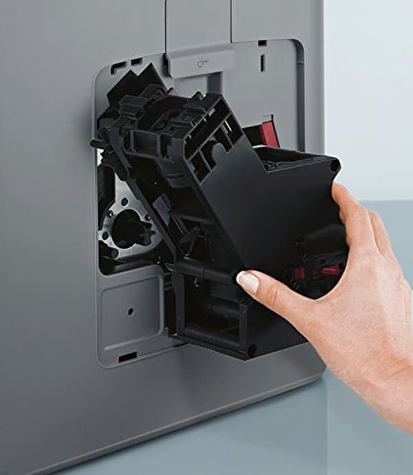 Plongez dans le test complet de la cafetière Siemens TE605209RW et préparez des espressos et cappuccinos dignes d'un barista à la maison.