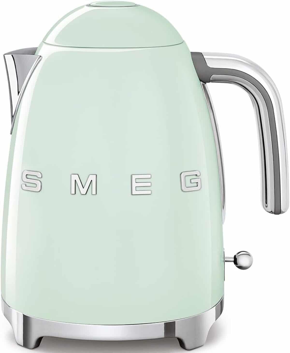 Test de la bouilloire Smeg KLF03PGEU 2400W : design et efficacité
