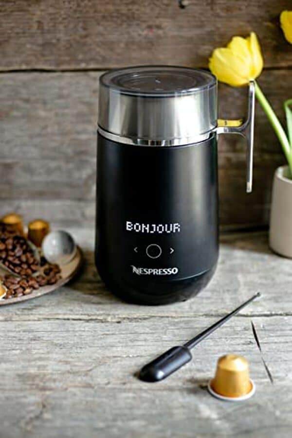 Découvrez notre test complet du mousseur à lait Nespresso Barista connecté. Performances, facilité d'utilisation et design : tous les détails pour bien choisir.