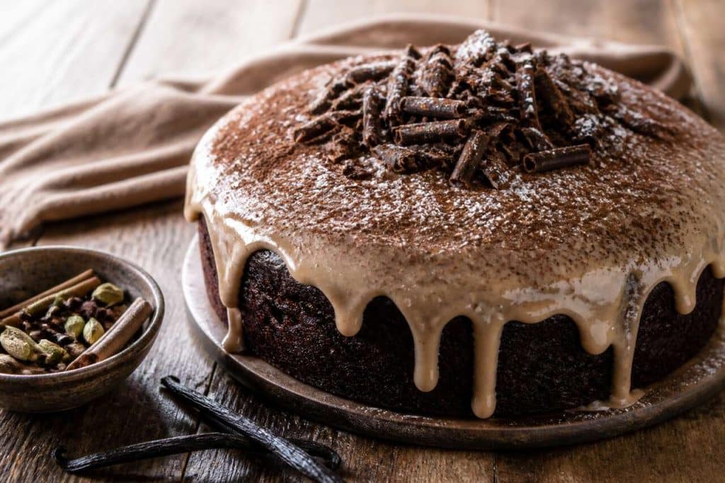 Recette du gâteau fondant au chocolat avec glaçage léger aux épices chaï