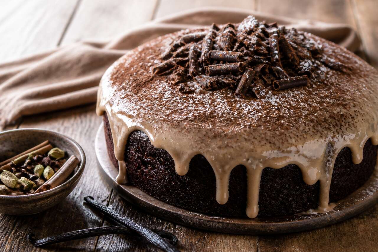 Recette du gâteau fondant au chocolat avec glaçage léger aux épices chaï