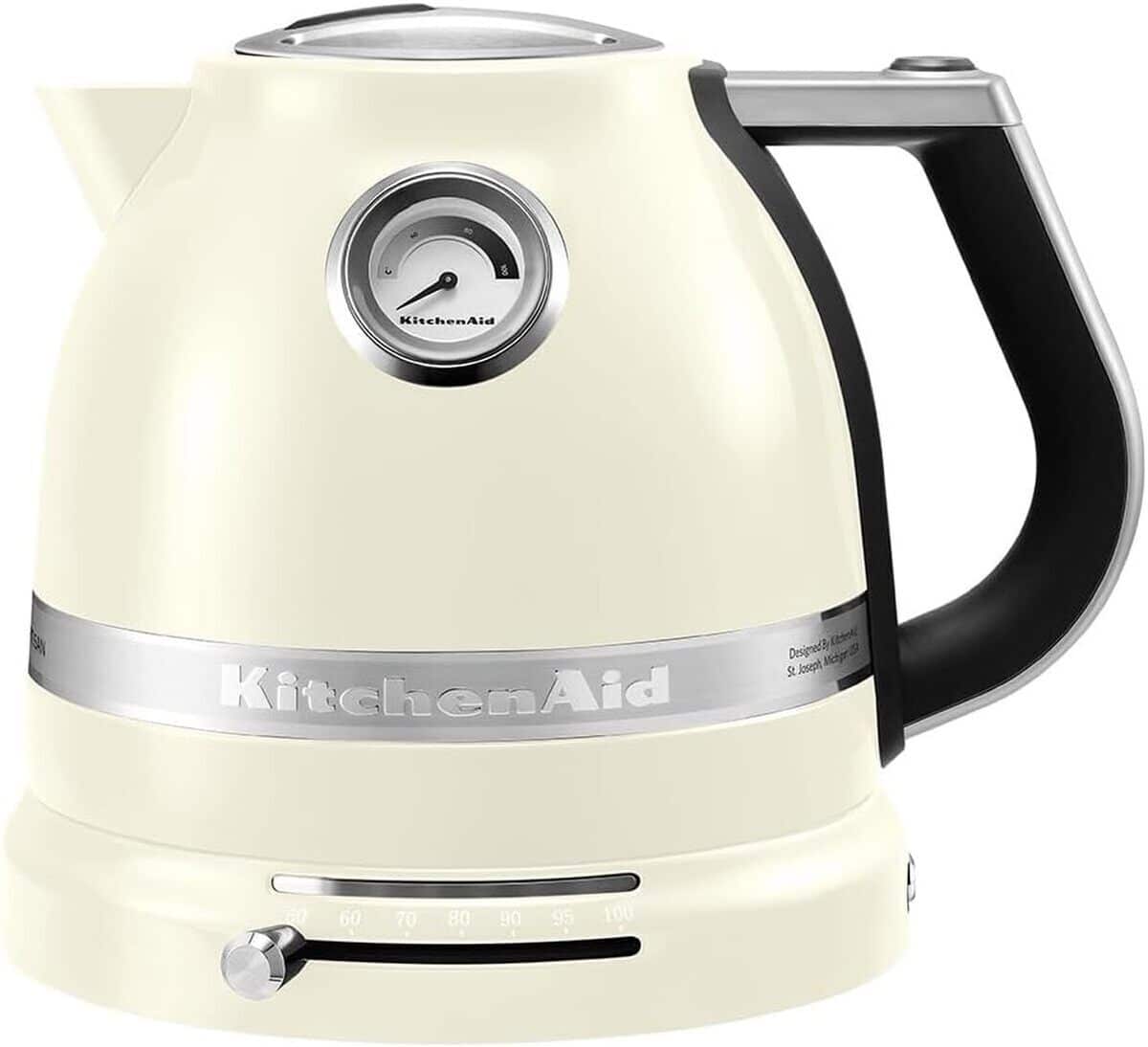 Test de la bouilloire électrique KitchenAid Artisan : température réglable et design crème