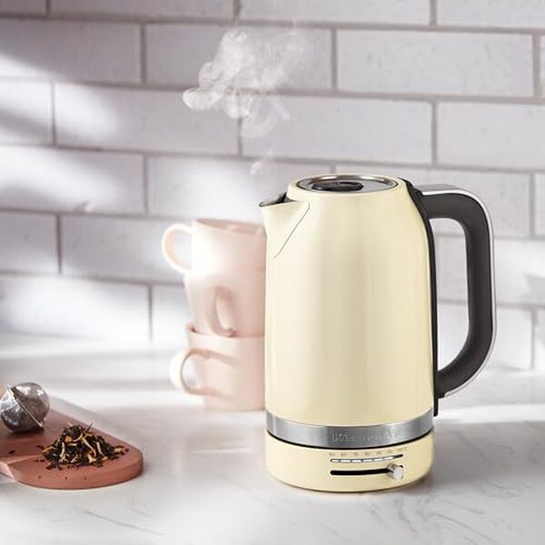 Découvrez notre test complet de la bouilloire électrique KitchenAid 5KEK1701EAC : design rétro, température réglable et performances. Avis détaillé et caractéristiques. 