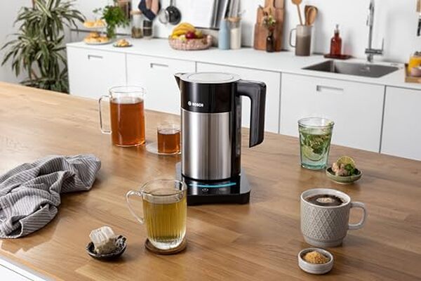 Découvrez notre test détaillé de la bouilloire Bosch TWK7203 : puissance, design inox et performances. Avis complet et comparatif pour bien choisir. 